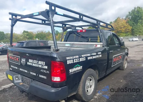 2019 Ram 1500 Classic Tradesman 4X4 6'4 Box z USA, uszkodzony, nr VIN 1C6RR7FG0KS620551